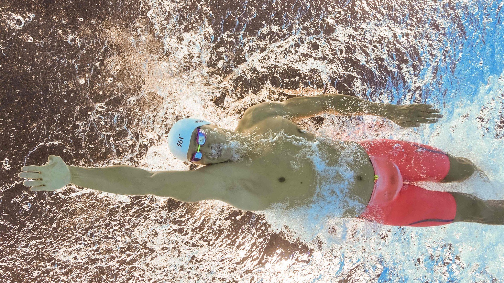 电竞赛场焦点！俄罗斯队对阵日本队，意外判罚引发热议，比赛氛围紧张