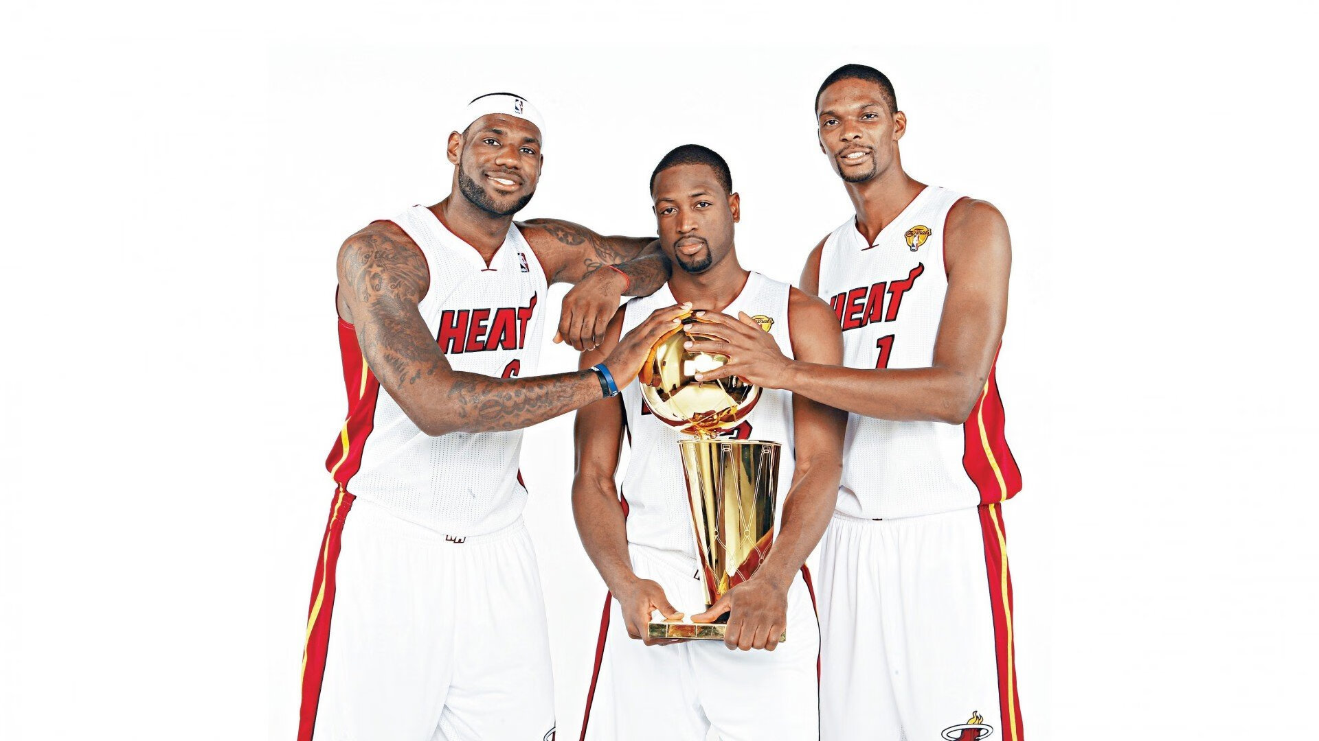 欧文赛点兑现，菲尼克斯太阳淘汰那不勒斯晋级四强，主帅激动落泪